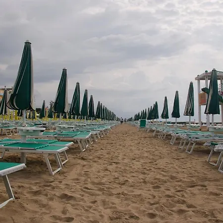 Villa Bright In Caorle, Private Garden - Beahost *